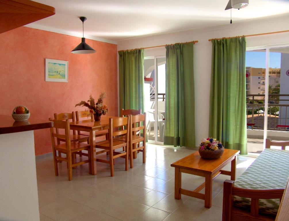 Apartamentos Playa Es Cana Phòng bức ảnh