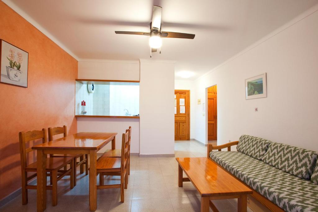 Apartamentos Playa Es Cana Phòng bức ảnh